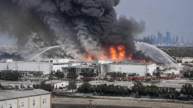 Concerns Rise Over Air Quality After LA Warehouse Blaze