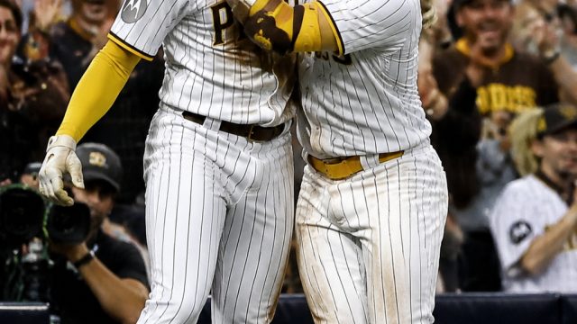 Padres Thrill Fans with Last-Minute Victory, Highlighting Team Spirit
