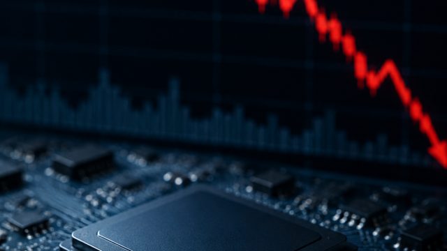 Market Trends: Semiconductor Stocks Decline Ahead of Key Earnings Reports